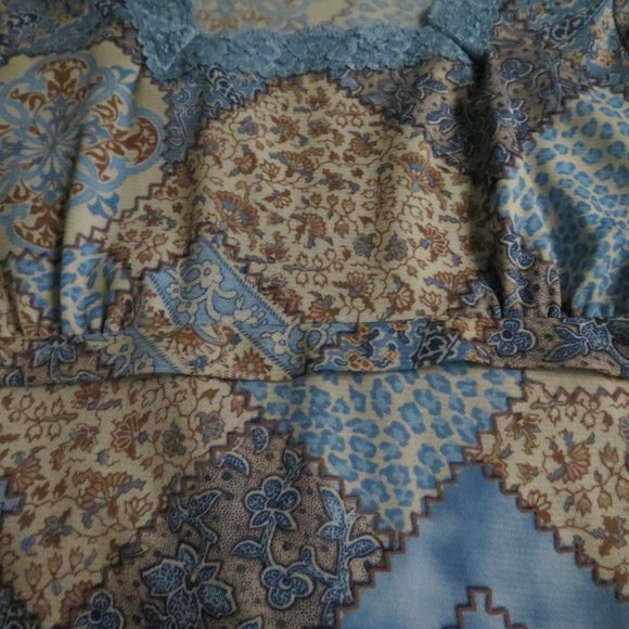 Patterned Flowy Blouse - Picture 5 of 8